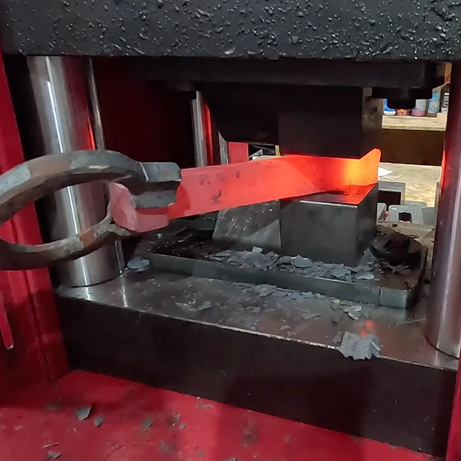 Nargesa PV21 hydraulische smeedpers 21 ton Detail