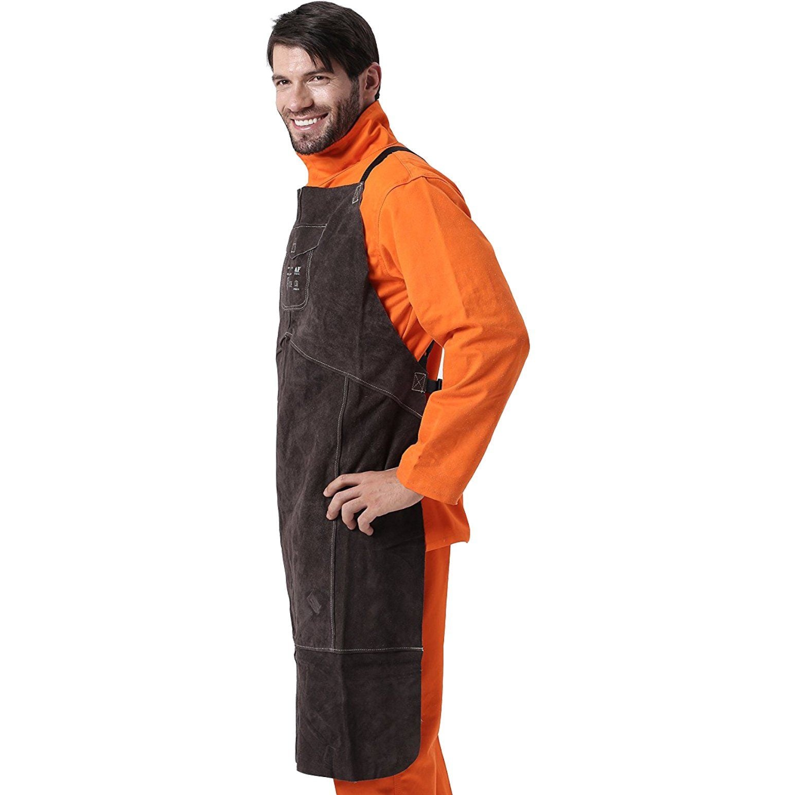 Smeedschort van leer met harnassysteem op model