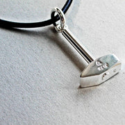 Zilveren hanger smidshamer 925 - ca. 42 mm In situatie / sfeerbeeld